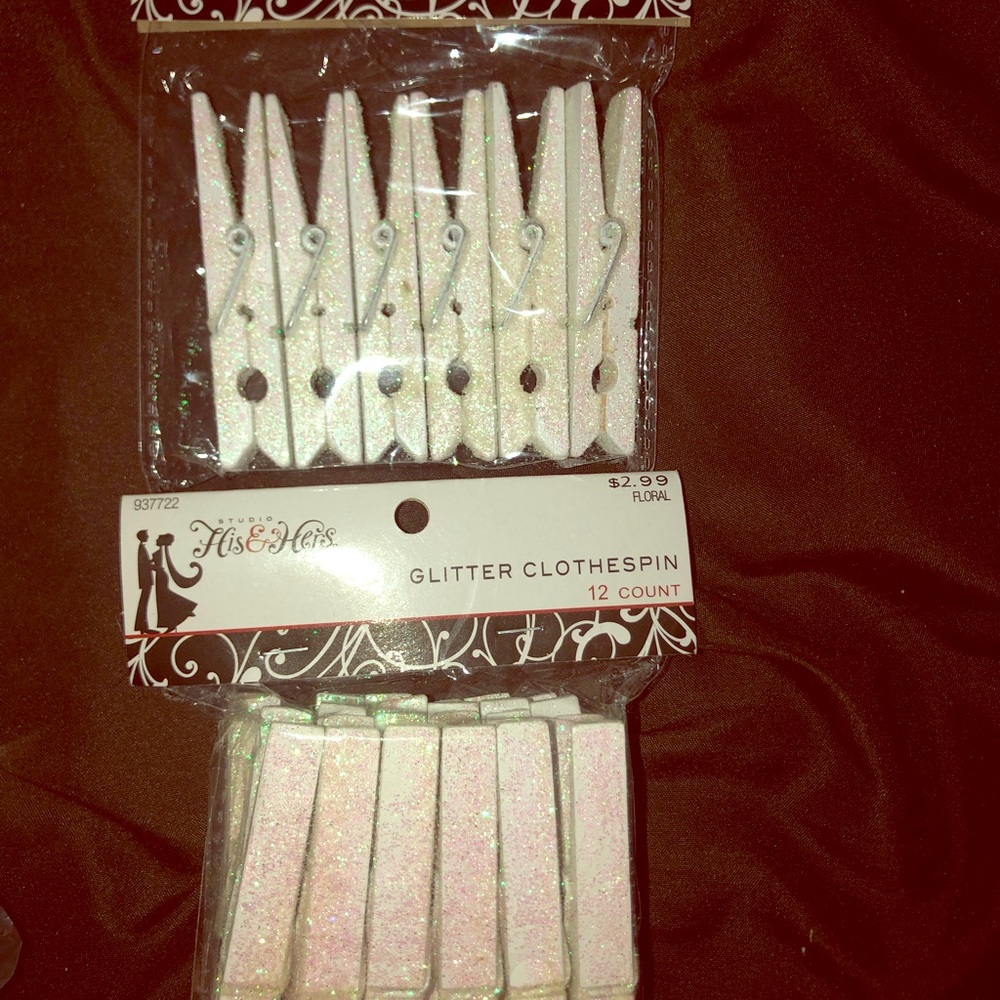 24 glitter clothespins! Was using for wedding!